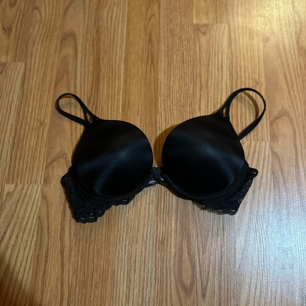 Victoria’s Secret Bombshell Push-Up Lace Bra